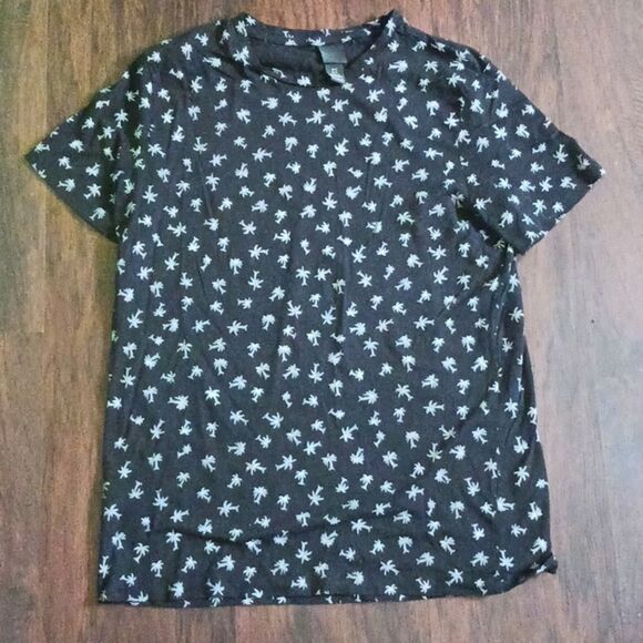 H&M Tops - Palm tree print h&m Tee Medium